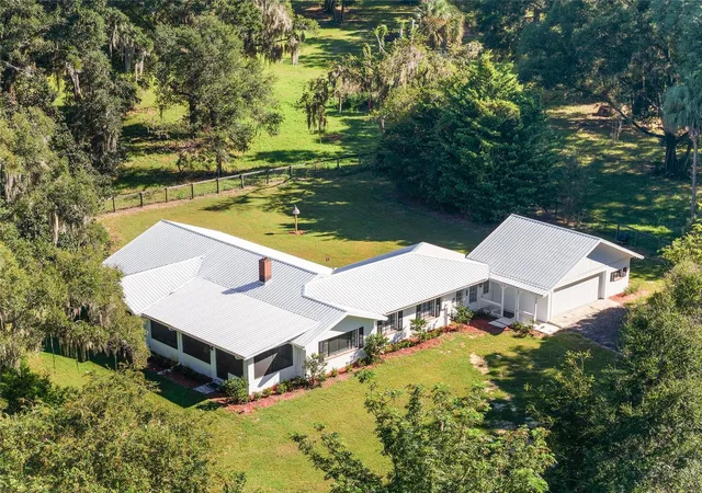 2nd image of 17067 Nw Gainesville Rd, Reddick, FL 32686 | MLS# O6361760