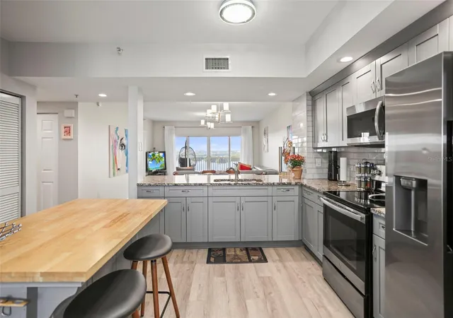 3rd image of 6495 Shoreline Dr, St. Petersburg, FL 33708