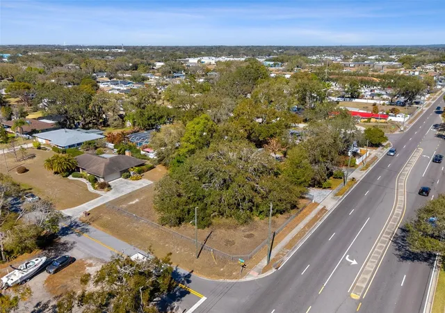3rd image of 702 Westwood Dr, Brandon, FL 33511 | MLS# TB8449539