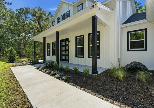 Photo 2 of Single family home for sale at 2207 County Rd 243e, Wildwood, FL 34785 | MLS# W7880886 | Listing updated on 2026-09-16