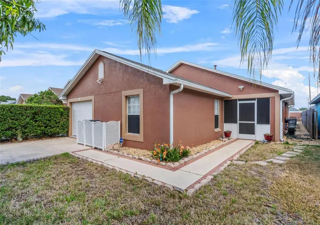 1st image of 511 Marcia Loop, Winter Haven, FL 33884 | MLS# L4957392