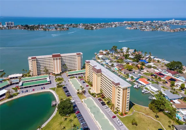 1st image of 4725 Cove Cir #804, St Petersburg, FL 33708 | MLS# TB8449585