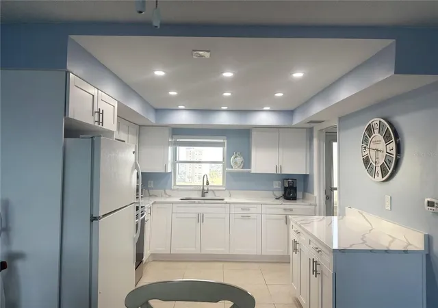 4th image of 4725 Cove Cir #804, St Petersburg, FL 33708 | MLS# TB8449585