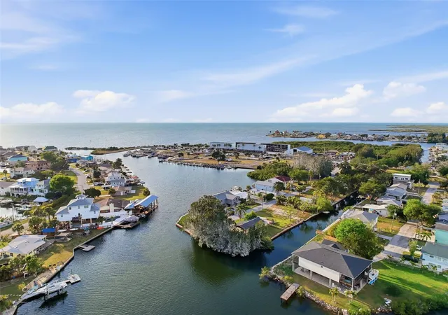 3rd image of 14206 Hendry Ct, Hudson, FL 34667 | MLS# W7880894