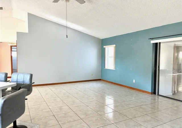 3rd image of 1406 Coronet Dr, Deltona, FL 32725 | MLS# V4945999