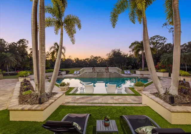 3rd image of 3550 Sarasota Golf Club Blvd, Sarasota, FL 34240 | MLS# N6141577