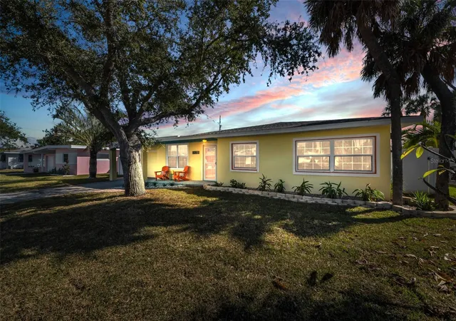 1st image of 424 88th Ave, St Pete Beach, FL 33706 | MLS# W7880901