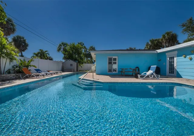 2nd image of 424 88th Ave, St Pete Beach, FL 33706 | MLS# W7880901