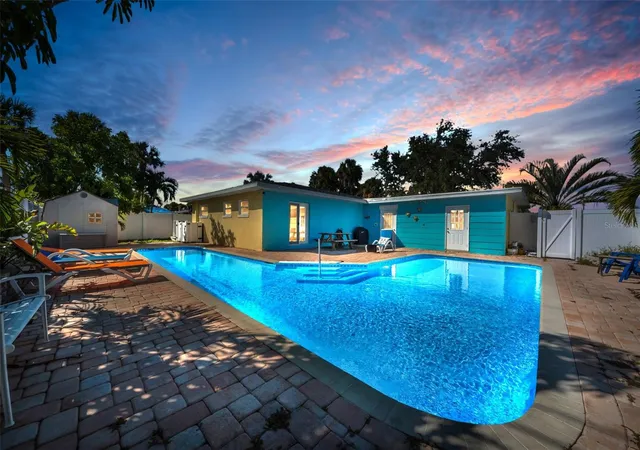 3rd image of 424 88Th Ave, St Pete Beach, FL 33706 | MLS# W7880901