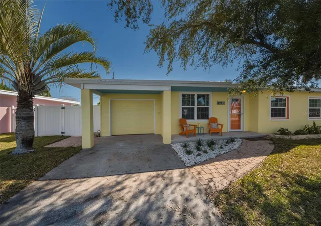4th image of 424 88Th Ave, St Pete Beach, FL 33706 | MLS# W7880901