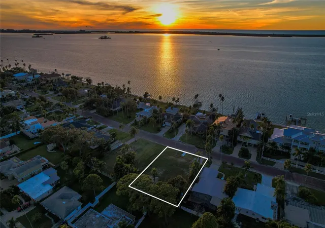 4th image of 1645 Santa Barbara Dr, Dunedin, FL 34698 | MLS# TB8449787