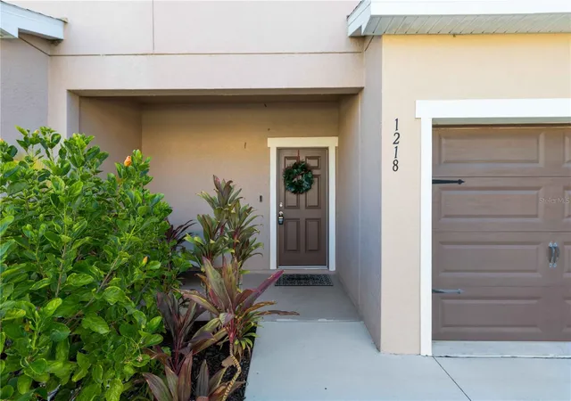Photo 2 of Townhouse for sale at 1218 Grantham Dr, Sarasota, FL 34234 | MLS# A4672728 | Listing updated on 2026-06-20