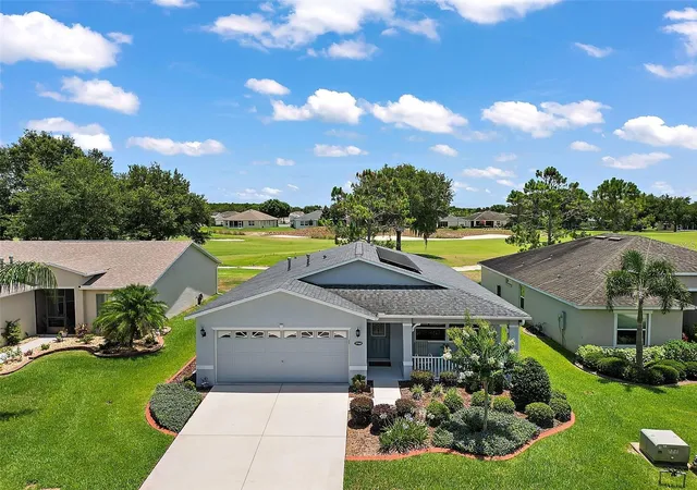 Photo 3 of Single family home for sale at 27343 Roanoke Dr, Leesburg, FL 34748 | MLS# R4910273 | Listing updated on 2026-10-01