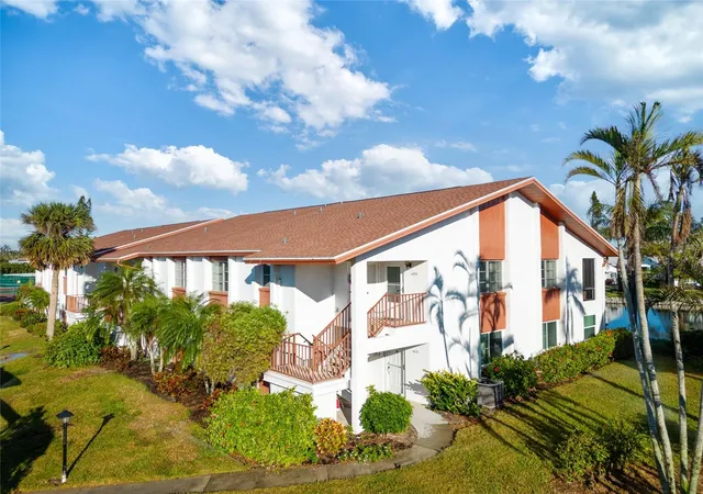 Photo 3 of Condo for sale at 4859 Independence Dr, Bradenton, FL 34210 | MLS# TB8449866 | Listing updated on 2026-09-27