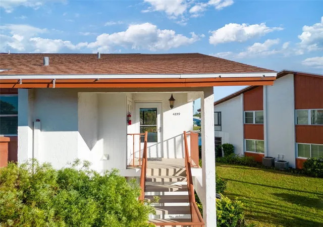 Photo 3 of Condo for sale at 4859 Independence Dr, Bradenton, FL 34210 | MLS# TB8449866 | Listing updated on 2026-09-27