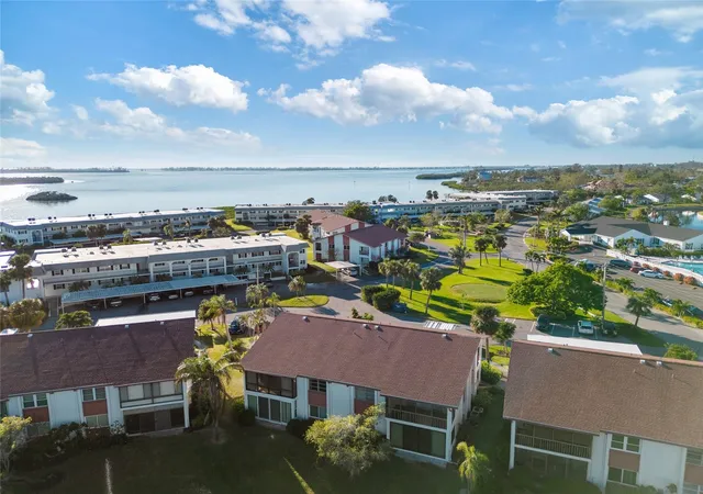 Photo 4 of Condo for sale at 4859 Independence Dr, Bradenton, FL 34210 | MLS# TB8449866 | Listing updated on 2026-09-27
