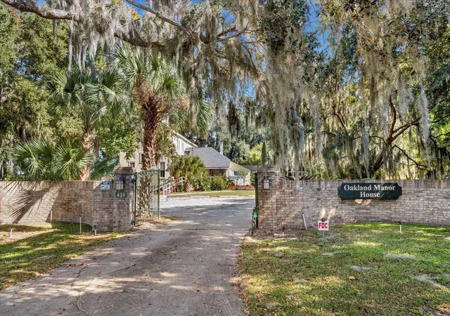 Photo 2 of Single family home for sale at 620 N Tubb St, Oakland, FL 34760 | MLS# O6362142 | Listing updated on 2026-09-17