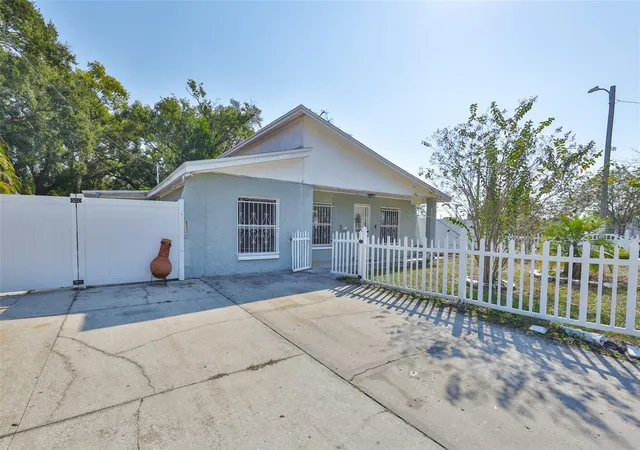 4th image of 3901 N Clearfield Ave, Tampa, FL 33603 | MLS# TB8450026