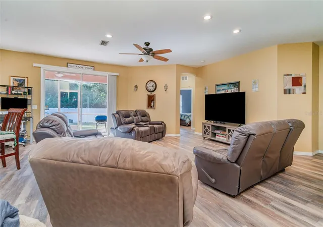 Photo 4 of Single family home for sale at 249 Ferdon Cir, Port Charlotte, FL 33954 | MLS# C7518014 | Listing updated on 2026-01-21