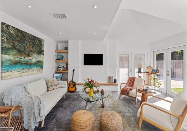 Photo 3 of Single family home for sale at 624 Saint Judes Dr, Longboat Key, FL 34228 | MLS# A4672840 | Listing updated on 2026-09-12