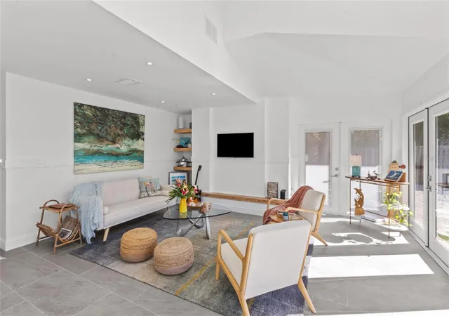 Photo 4 of Single family home for sale at 624 Saint Judes Dr, Longboat Key, FL 34228 | MLS# A4672840 | Listing updated on 2026-09-12
