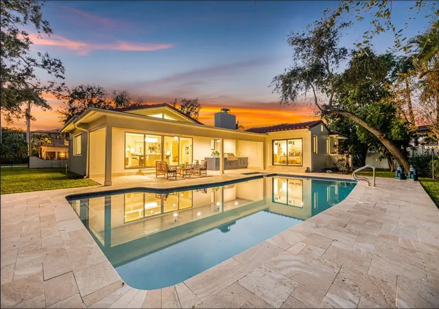 Photo 2 of Single family home for sale at 1222 Brightwaters Blvd Ne, Saint Petersburg, FL 33704 | MLS# TB8450175 | Listing updated on 2026-09-16