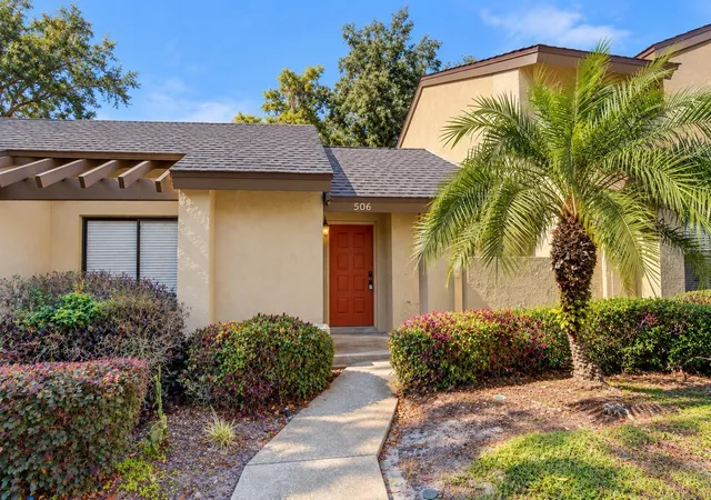 Photo 2 of Townhouse for sale at 506 Club Dr, Winter Springs, FL 32708 | MLS# O6362326 | Listing updated on 2026-09-23