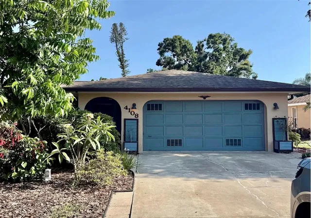 Single family home for sale at 4108 Prescott St, Sarasota, FL 34232 | MLS# A4672884 | Listing updated on 2025-12-15