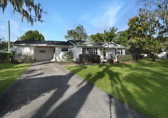 Photo 3 of Single family home for sale at 220 Se 28th Avenue, Ocala, FL 34471 | MLS# GC535611 | Listing updated on 2026-09-01