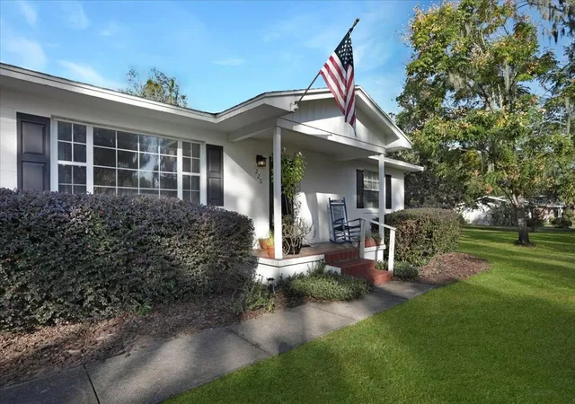 Photo 3 of Single family home for sale at 220 SE 28th Avenue, Ocala, FL 34471 | MLS# GC535611 | Listing updated on 2026-09-01