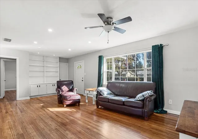 Photo 4 of Single family home for sale at 220 SE 28th Avenue, Ocala, FL 34471 | MLS# GC535611 | Listing updated on 2026-09-01