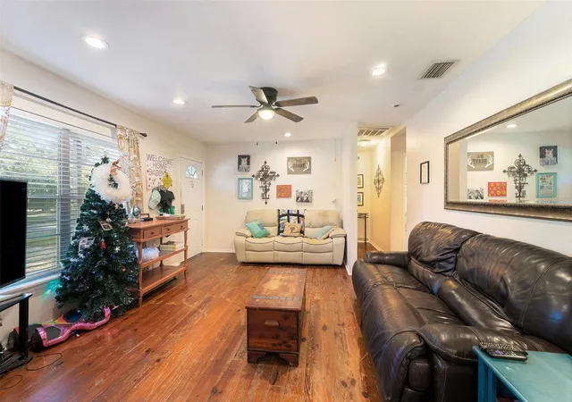 5th image of 2215 Wallace Rd, Lutz, FL 33549 | MLS# TB8450439