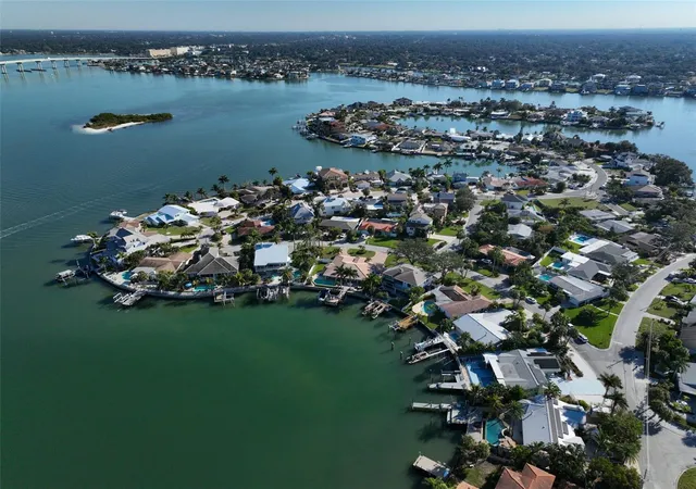 5th image of 410 Harbor Dr N, Indian Rocks Beach, FL 33785 | MLS# TB8450453