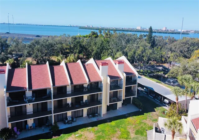 4th image of 7550 Sunshine Skyway Ln S, St. Petersburg, FL 33711
