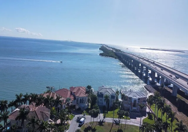 3rd image of 7550 Sunshine Skyway Ln S, St. Petersburg, FL 33711