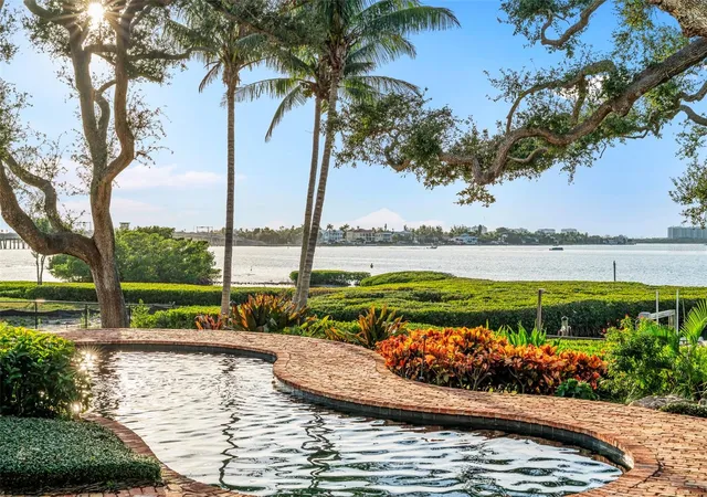 4th image of 3000 Southwest Dr, Sarasota, FL 34239 | MLS# A4672971