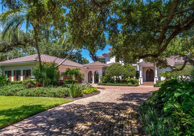 Photo 3 of Single family home for sale at 3000 Southwest Dr, Sarasota, FL 34239 | MLS# A4672971 | Listing updated on 2026-09-26