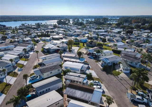 Listing Photo 2 - Condo for sale in building located at 9000 Us Hwy 192, CLERMONT, FL 34714 - Unit #293