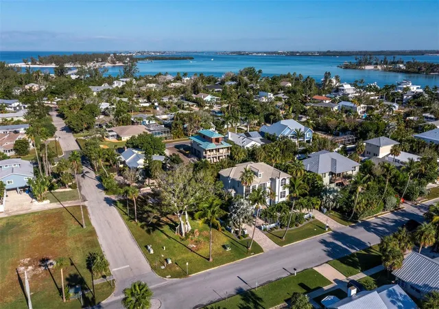 2nd image of 641 Broadway St, Longboat Key, FL 34228 | MLS# A4672996