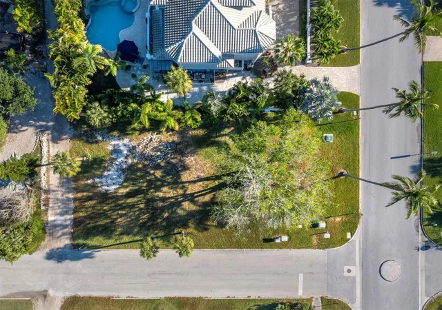 3rd image of 641 Broadway St, Longboat Key, FL 34228 | MLS# A4672996