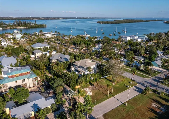 1st image of 641 Broadway St, Longboat Key, FL 34228 | MLS# A4672996