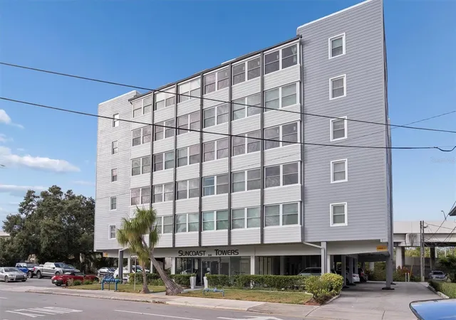 Homes for sale in St Petersburg, FL | 841 4th Avenue, St Petersburg, FL 33701 | Houzeo