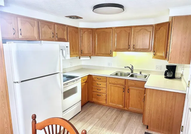 Photo 3 of Manufactured home for sale at 2000 E Bay Dr #83, Largo, FL 33771 | MLS# TB8450690 | Listing updated on 2026-10-08