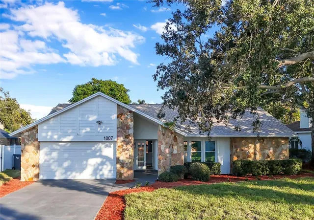 Photo 2 of Single family home for sale at 1007 Nw 82nd Street, Bradenton, FL 34209 | MLS# TB8450767 | Listing updated on 2026-09-01
