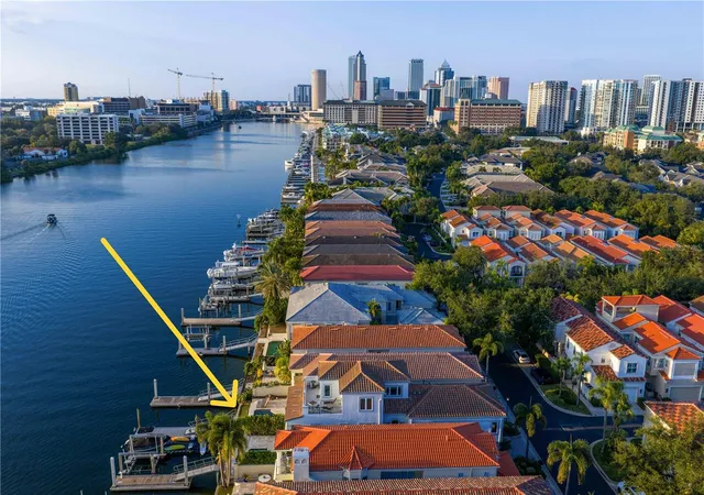Homes for sale in Tampa, FL | 1037 Royal Pass Rd, Tampa, FL 33602 | MLS# TB8450997