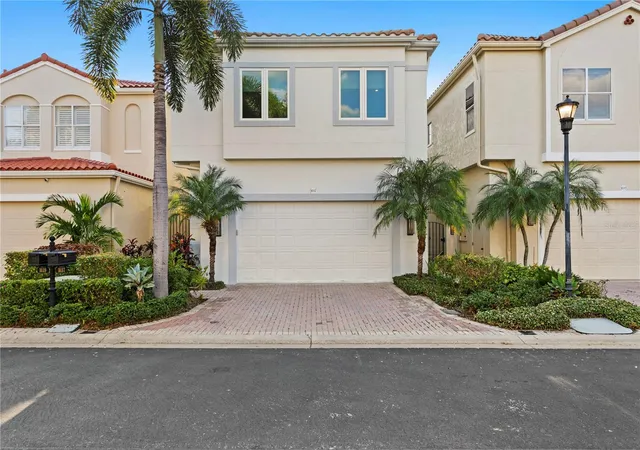 Homes for sale in Tampa, FL | 1037 Royal Pass Rd, Tampa, FL 33602 | MLS# TB8450997