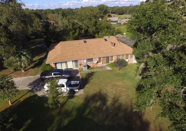 Photo 3 of Single family home for sale at 35412 Crescent Dr, Fruitland Park, FL 34731 | MLS# O6363023 | Listing updated on 2026-09-12