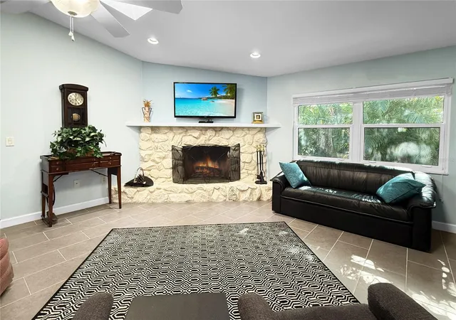 Photo 4 of Single family home for sale at 2042 Country Meadows Pl, Sarasota, FL 34235 | MLS# A4673225 | Listing updated on 2026-08-25
