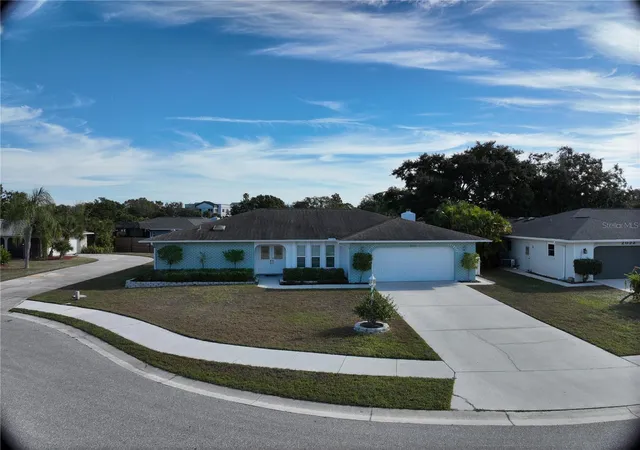 Photo 2 of Single family home for sale at 2042 Country Meadows Pl, Sarasota, FL 34235 | MLS# A4673225 | Listing updated on 2026-08-25
