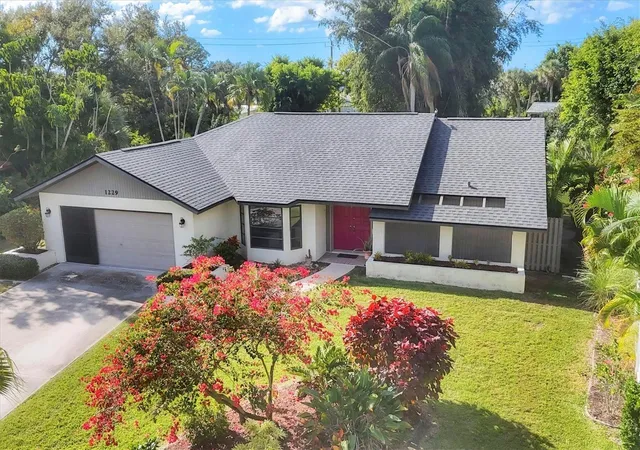 Photo 3 of Single Family Residence at 1229 Schooner Ln, Venice, FL 34285 | MLS# N6141668 |  | Sold on 2026-02-19